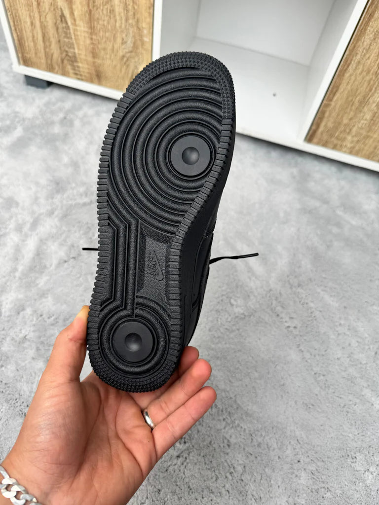 NIKE AIR FORCE ONE - FULL BLACK