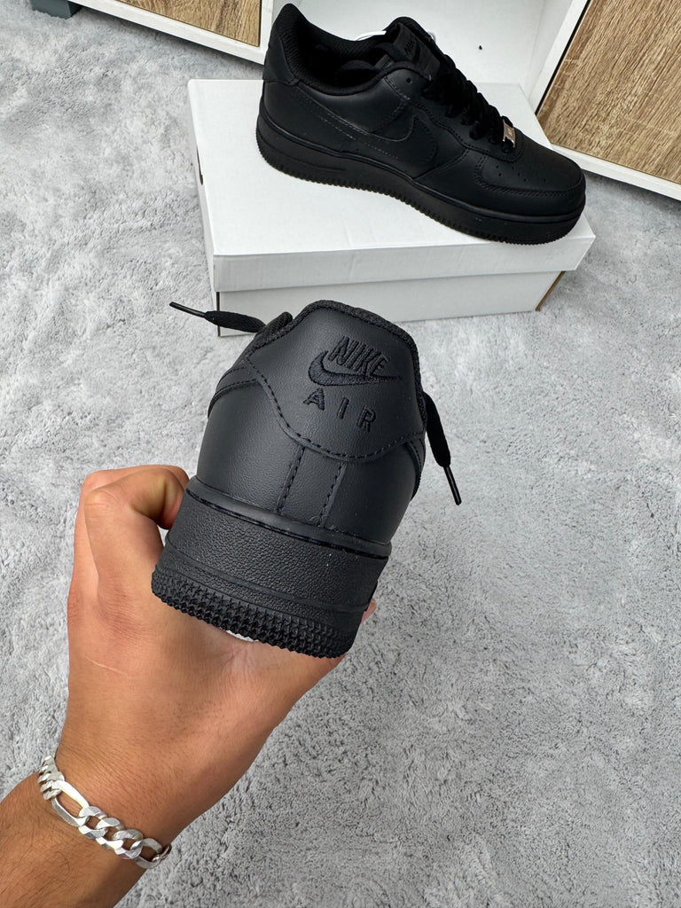 NIKE AIR FORCE ONE - FULL BLACK