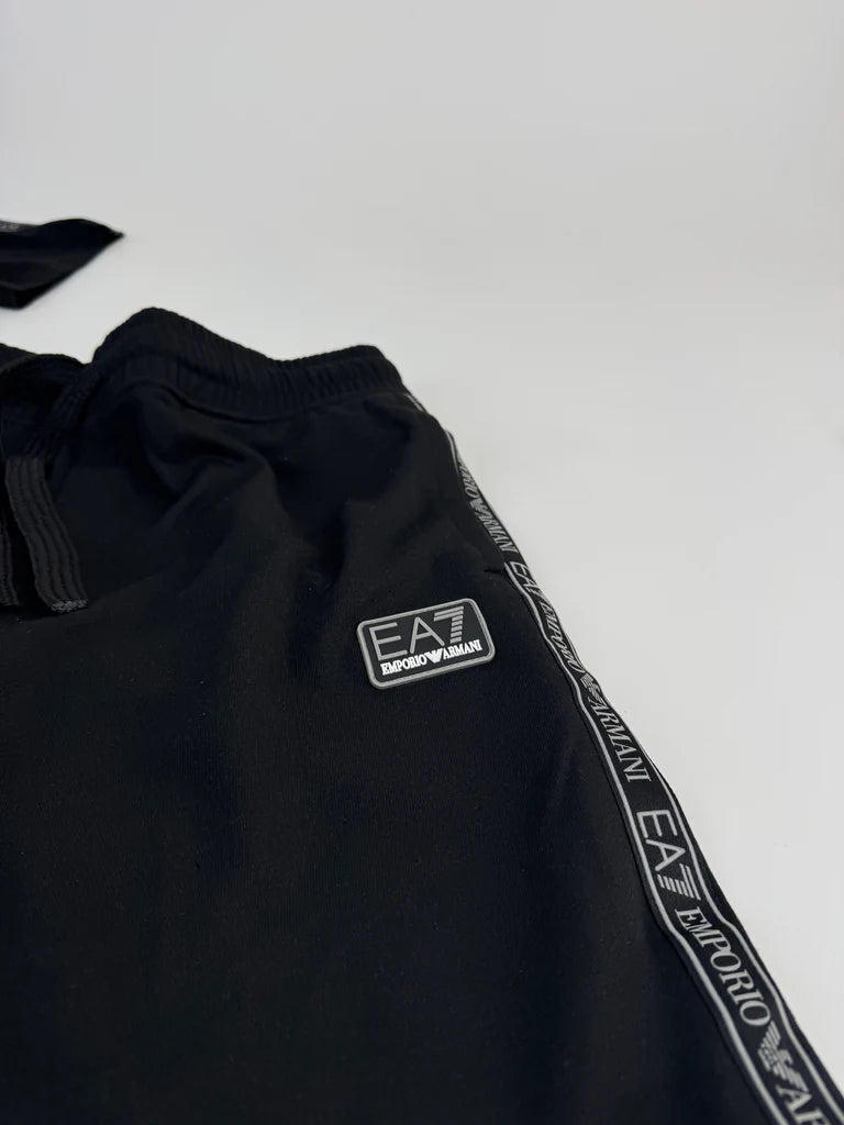 CONJUNTO CORTO - EA7 2025 - NEGRO