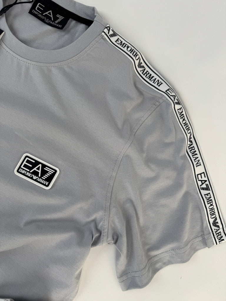 CONJUNTO CORTO - EA7 2025 - GRIS NARDO