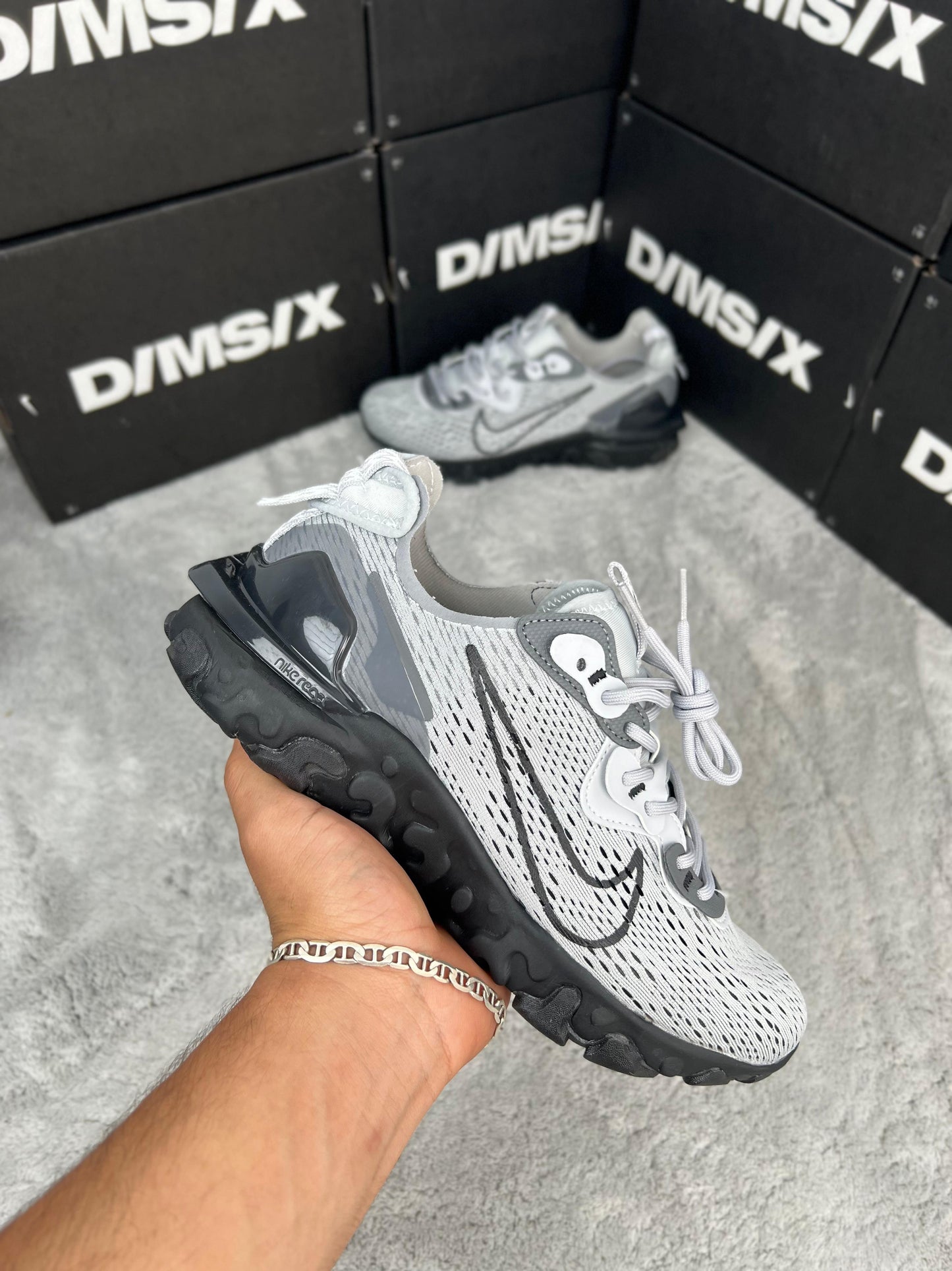 NIKE REACT VISION GRIS