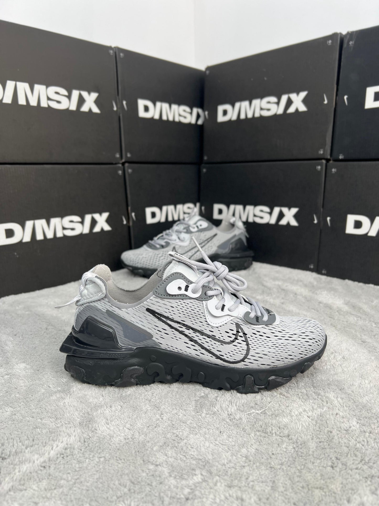 NIKE REACT VISION GRIS
