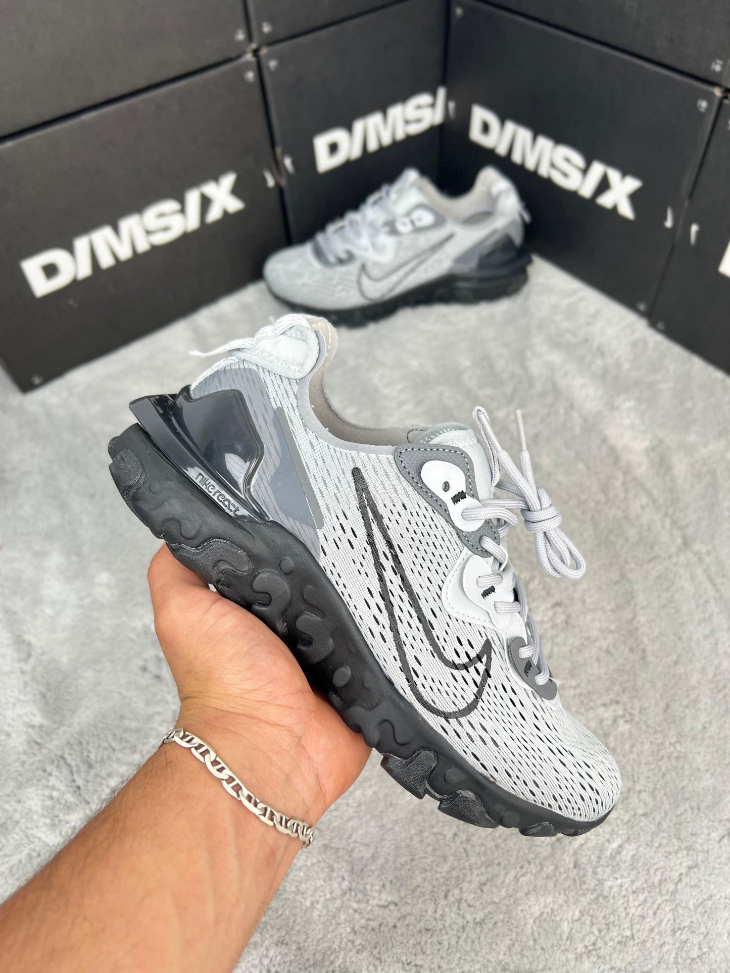 NIKE REACT VISION GRIS