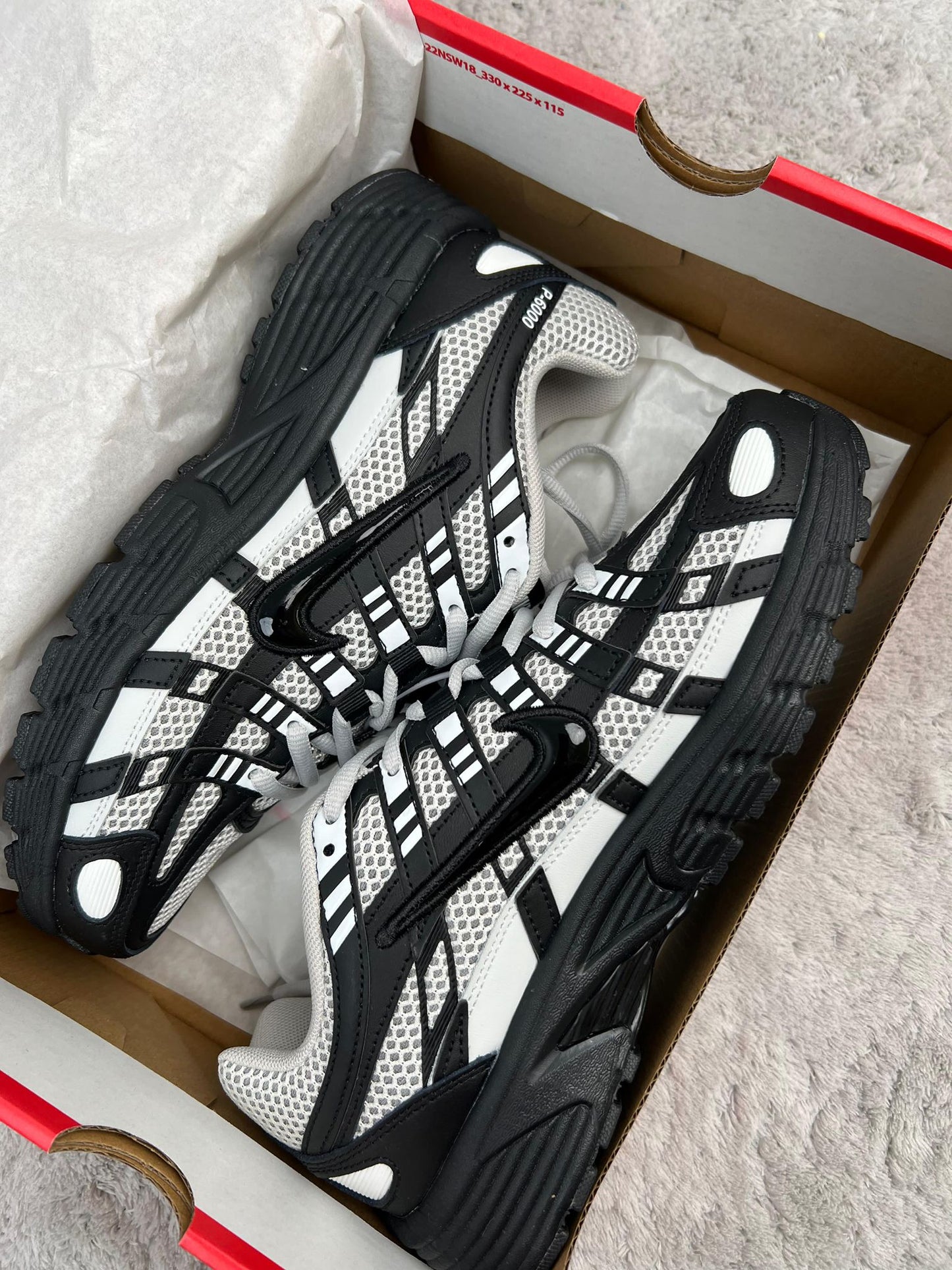 NIKE P6000 BLANCO/NEGRO