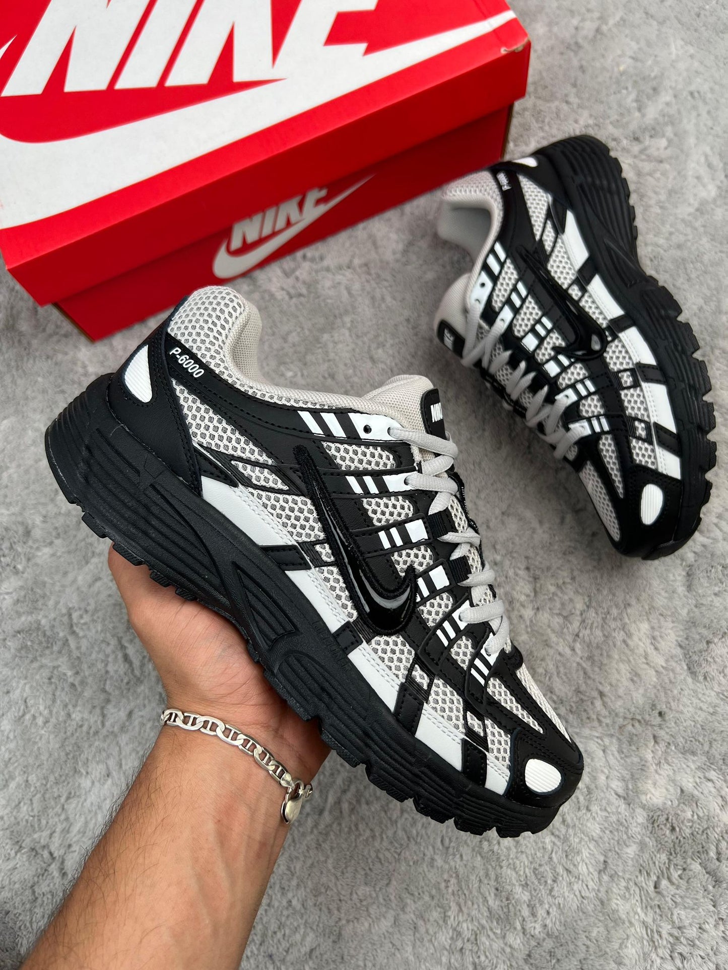 NIKE P6000 BLANCO/NEGRO