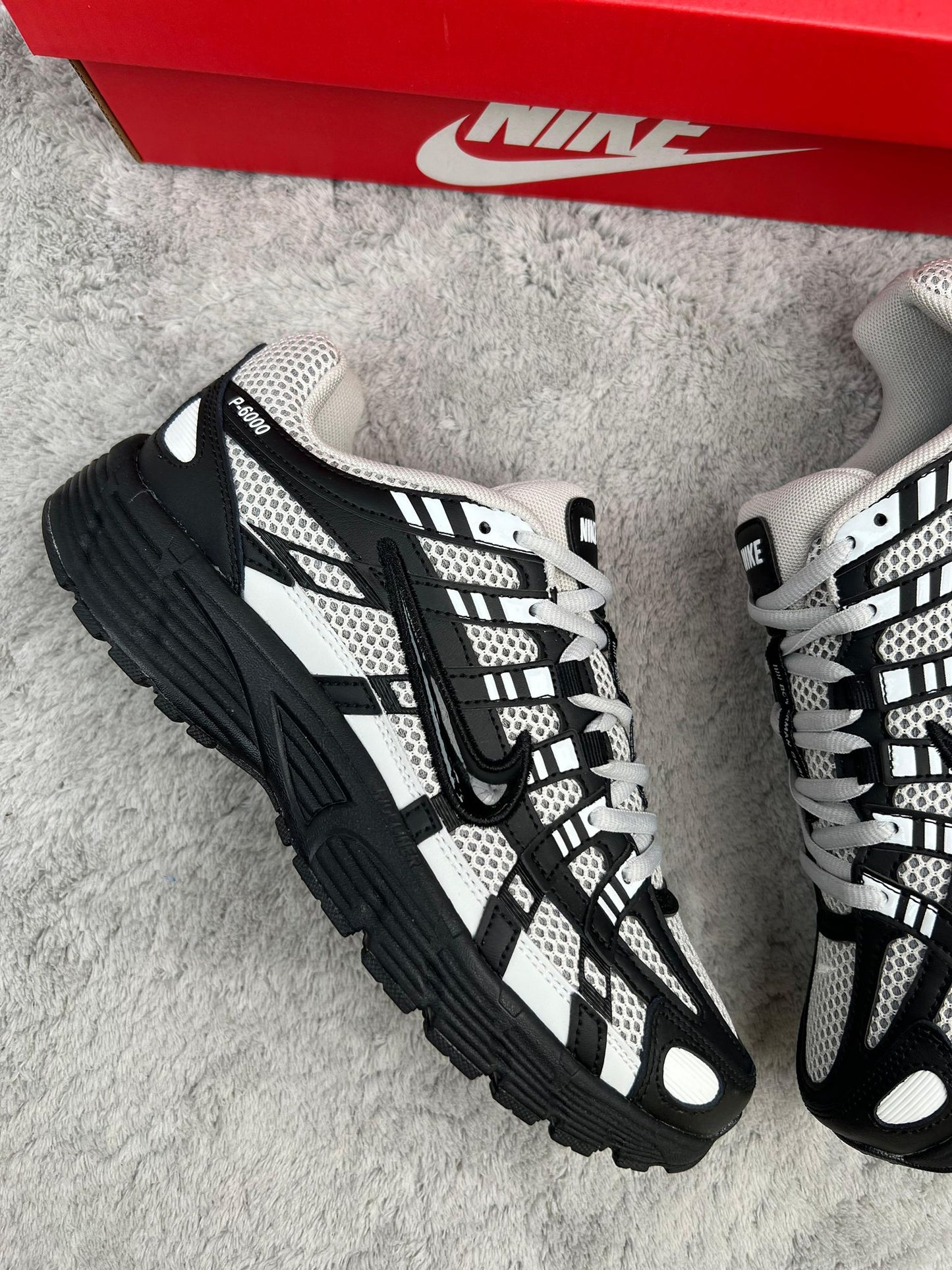 NIKE P6000 BLANCO/NEGRO