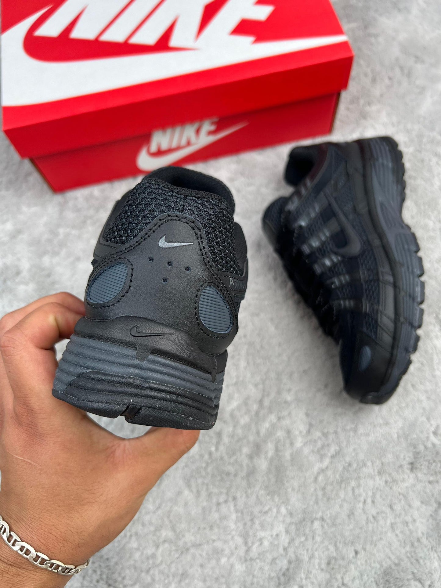 NIKE P6000 NEGRO