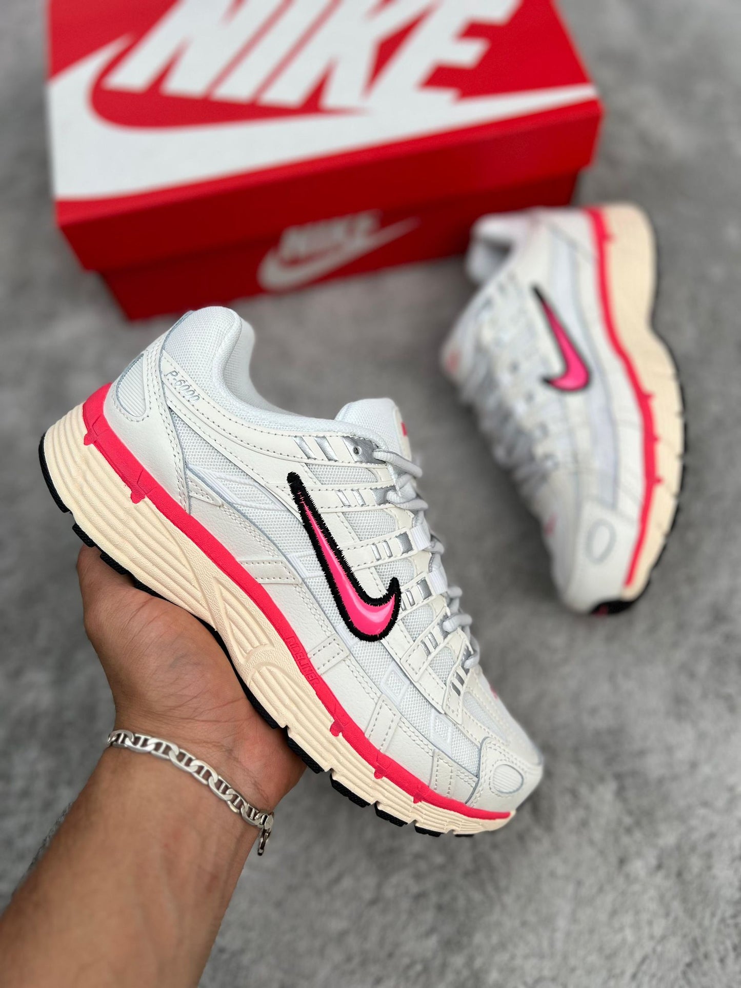 NIKE P6000 BLANCO/ROSA