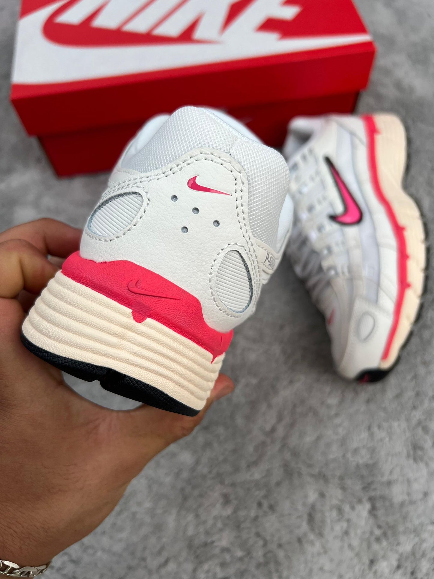 NIKE P6000 BLANCO/ROSA