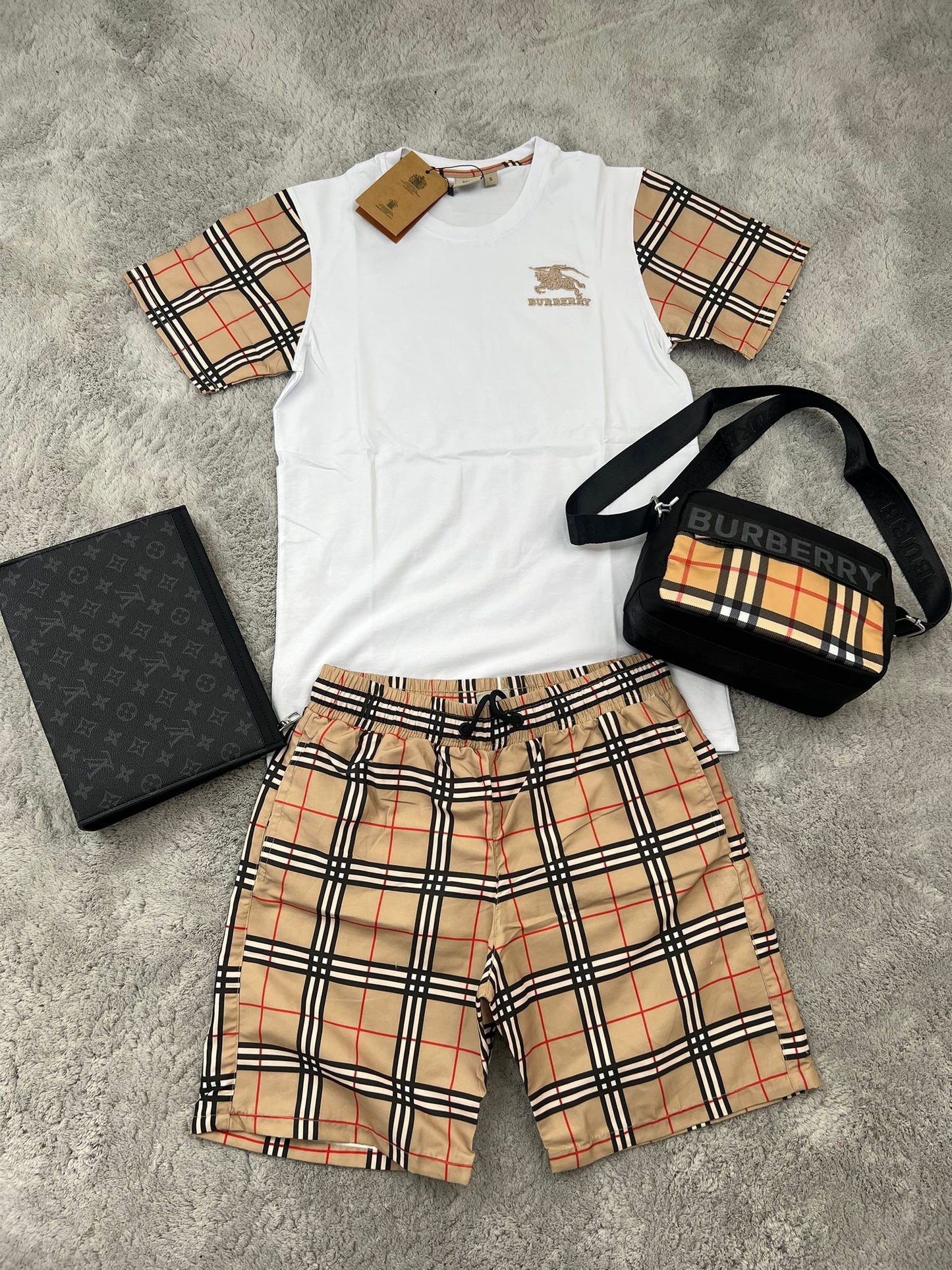 CONJUNTO BURBERRY 2025 M1 - BLANCO