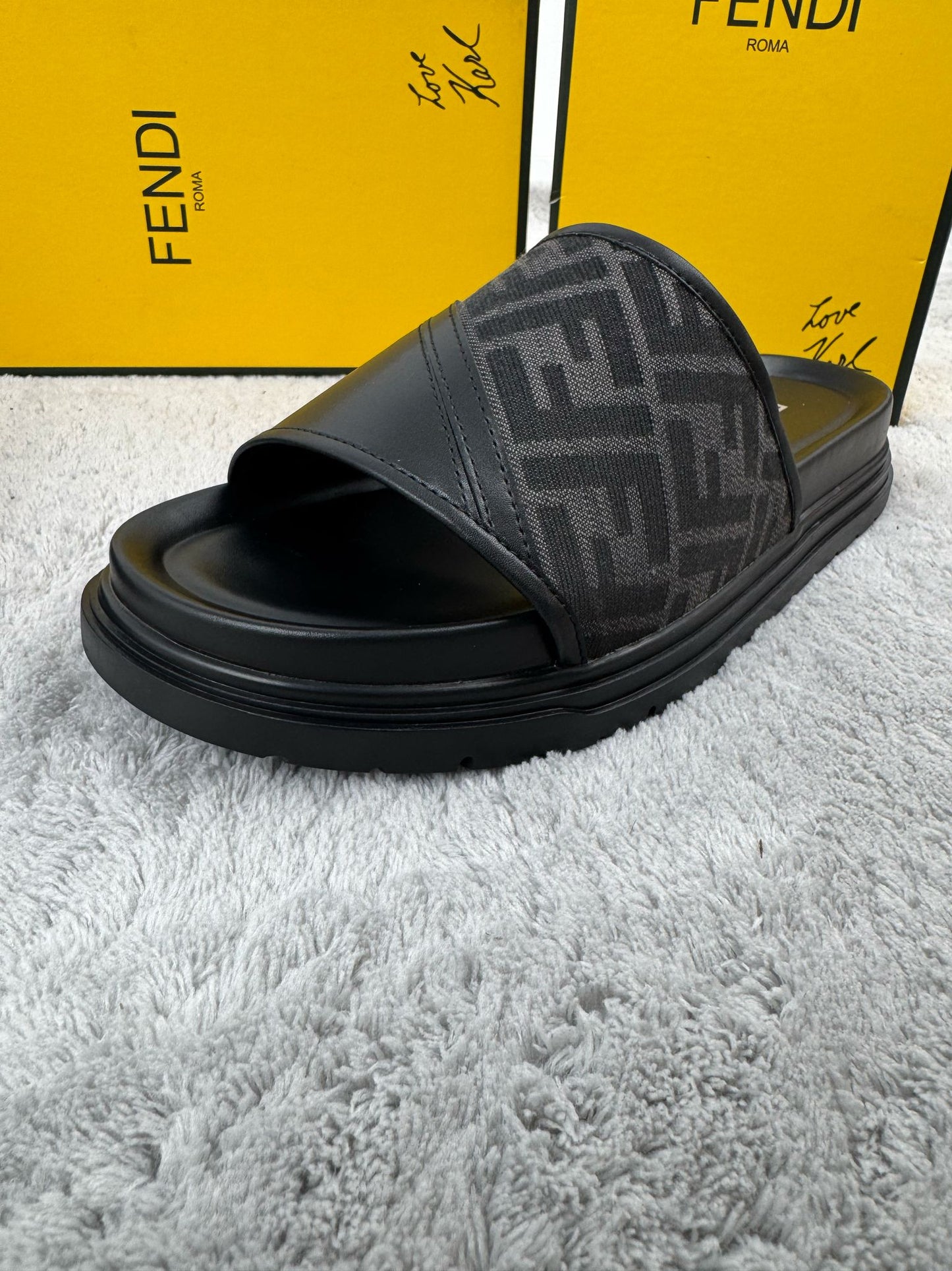 Chanclas FENDI color Negro