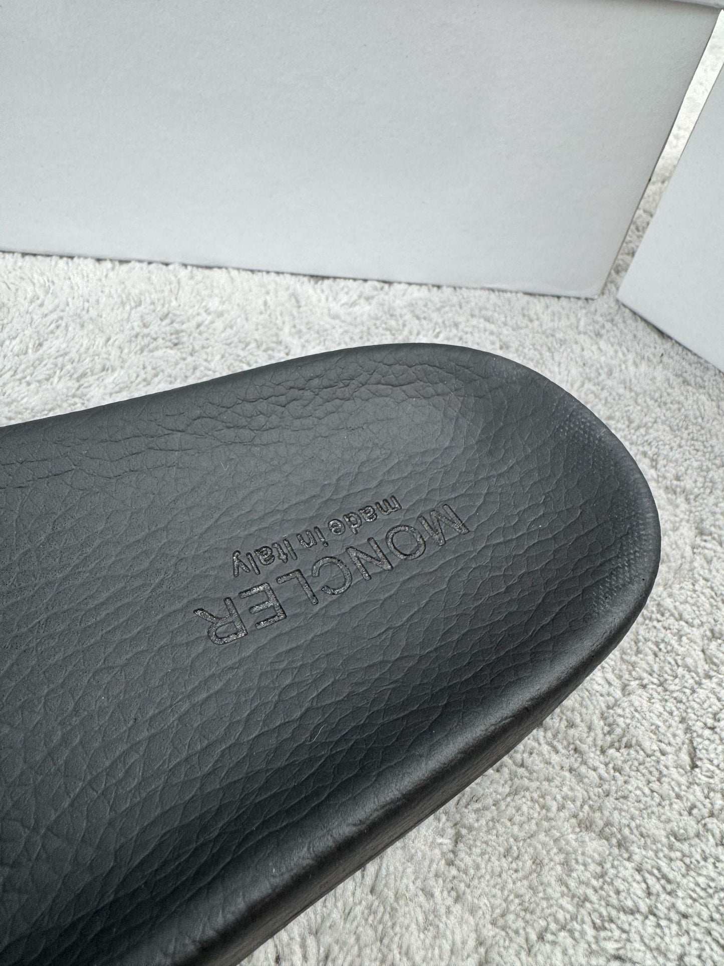 Chanclas MONCLER color Negro/Rojo