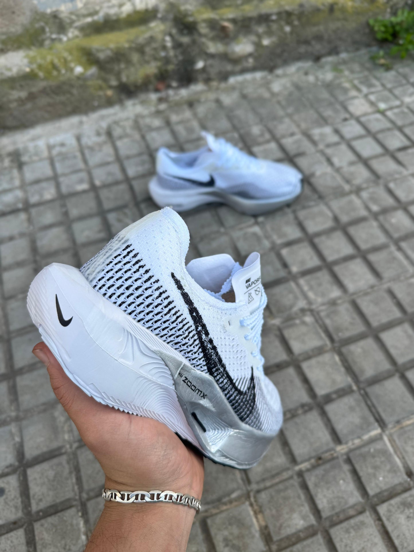 NIKE W ZOOMAX BLANCAS/NEGRAS