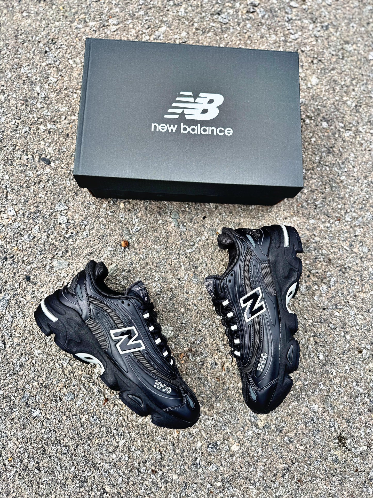 NEW BALANCE 1000 M1 - NEGRAS