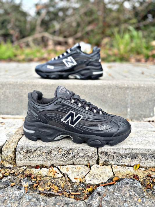 NEW BALANCE 1000 M1 - NEGRAS