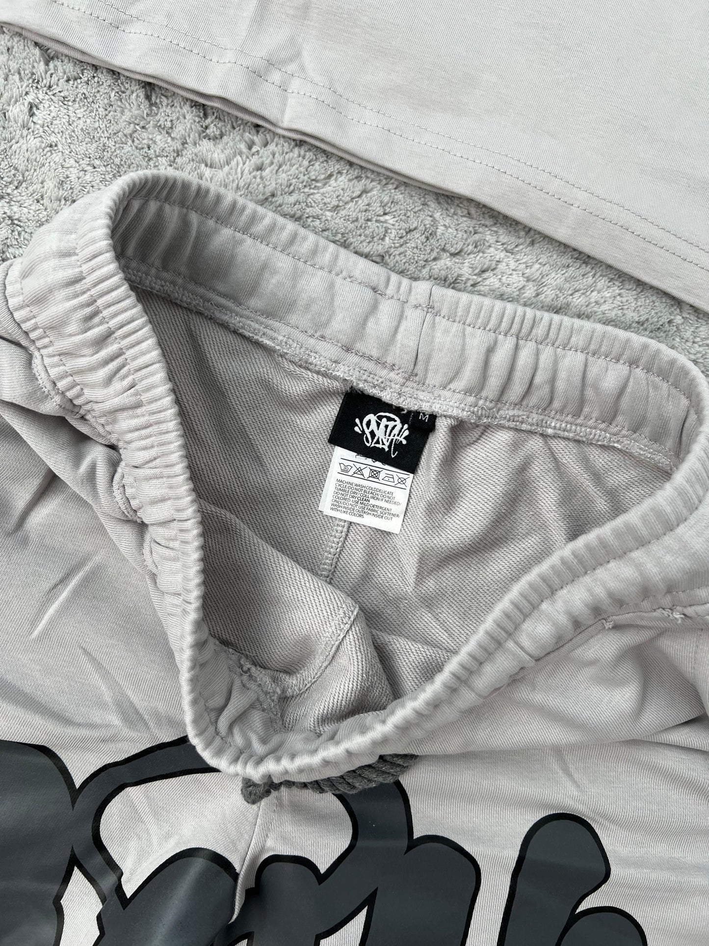 CONJUNTO SYNA 2025- GRIS/NEGRO