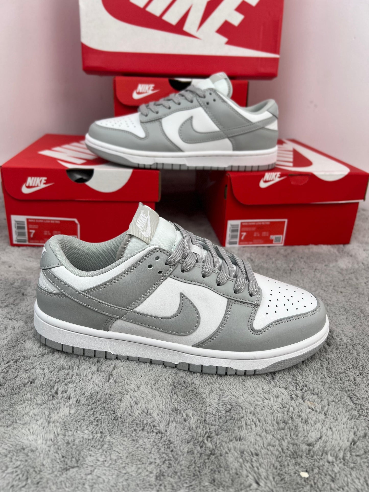 NIKE DUNKLOW GRISES