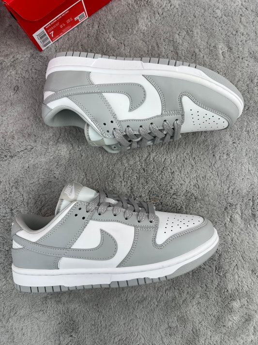 NIKE DUNKLOW GRISES