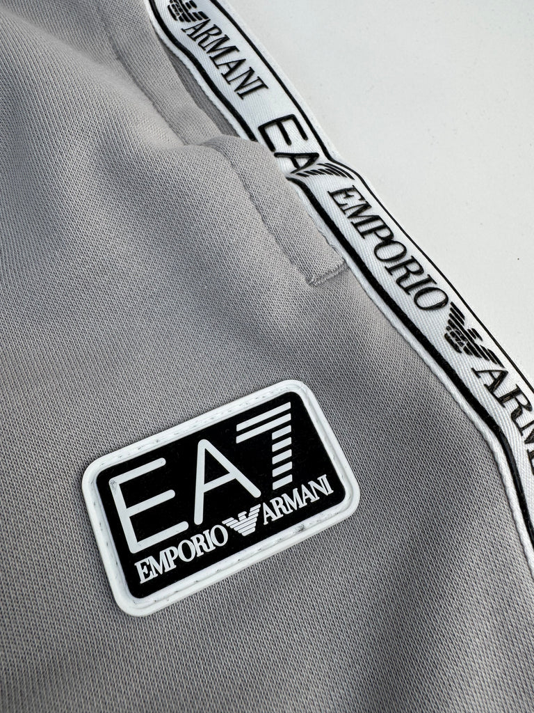CONJUNTO CORTO - EA7 2025 - GRIS NARDO