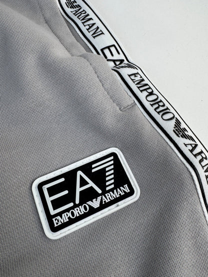 CONJUNTO CORTO - EA7 2025 - GRIS NARDO