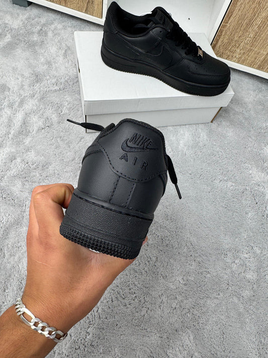 NIKE AIR FORCE ONE - FULL BLACK