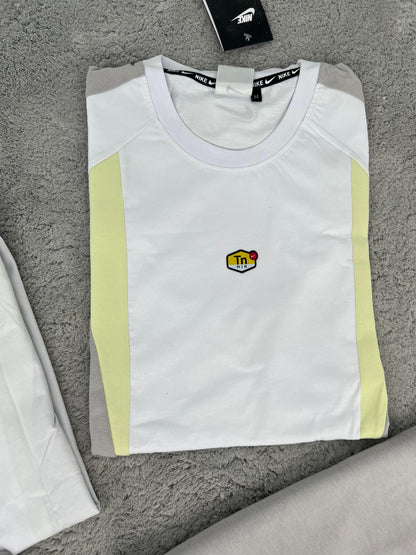CONJUNTO NIKE TN 2025 - BLANCO/GRIS
