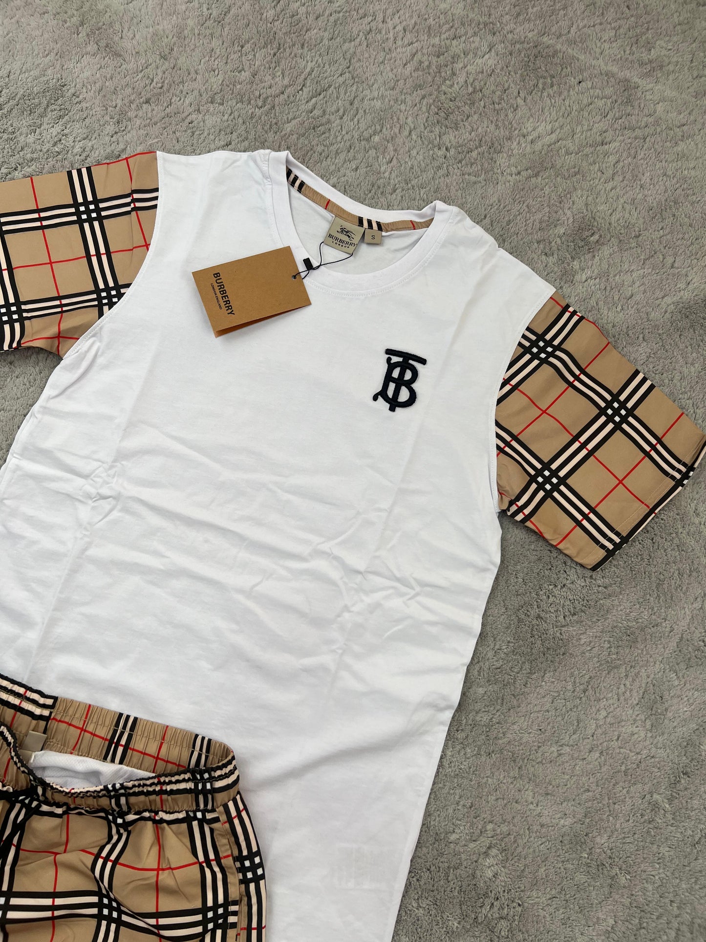 CONJUNTO BURBERRY 2025 M2 - BLANCO