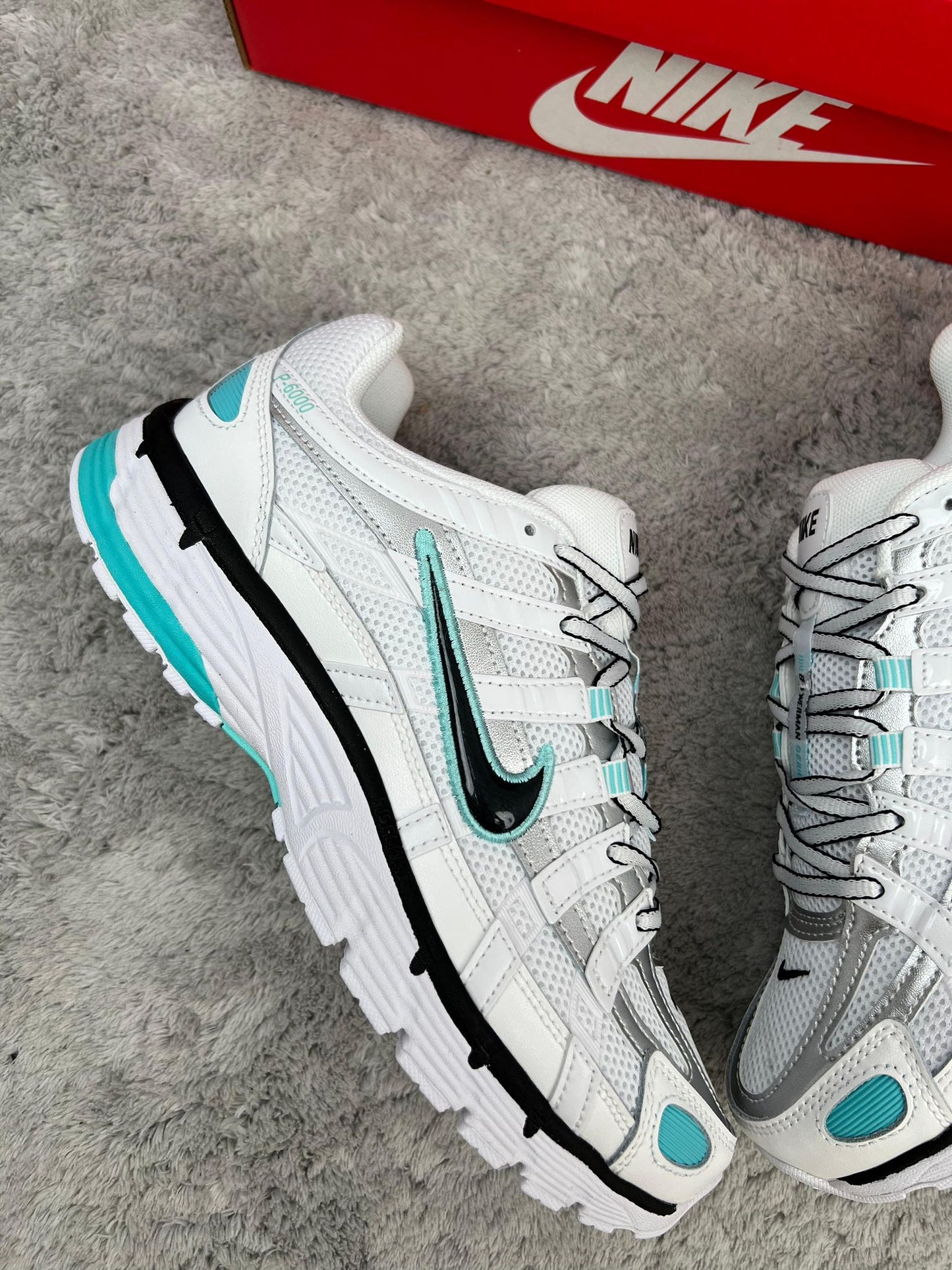 NIKE P6000 BLANCO/AZUL