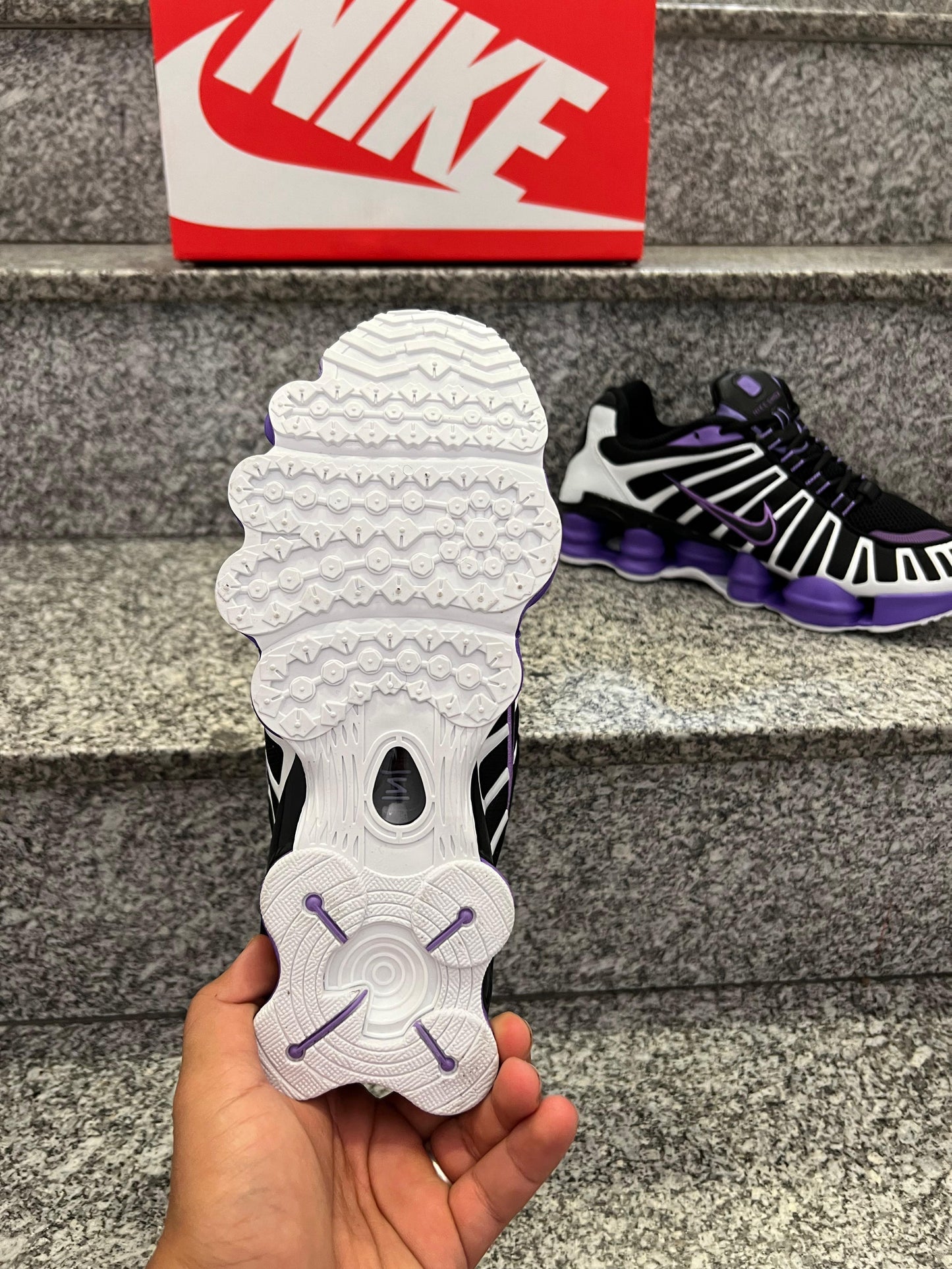 NIKE SHOX TL - NEGRO/LILA