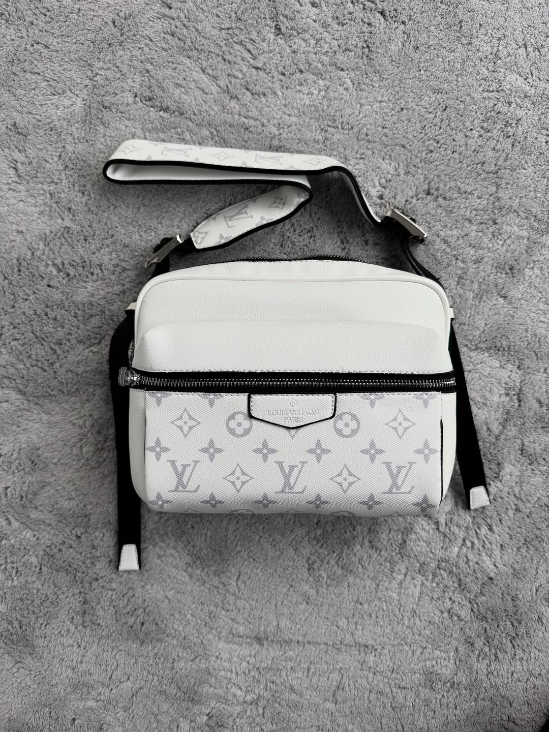 BANDOLERA LOUIS VUITTON BLANCO LOGO GRIS