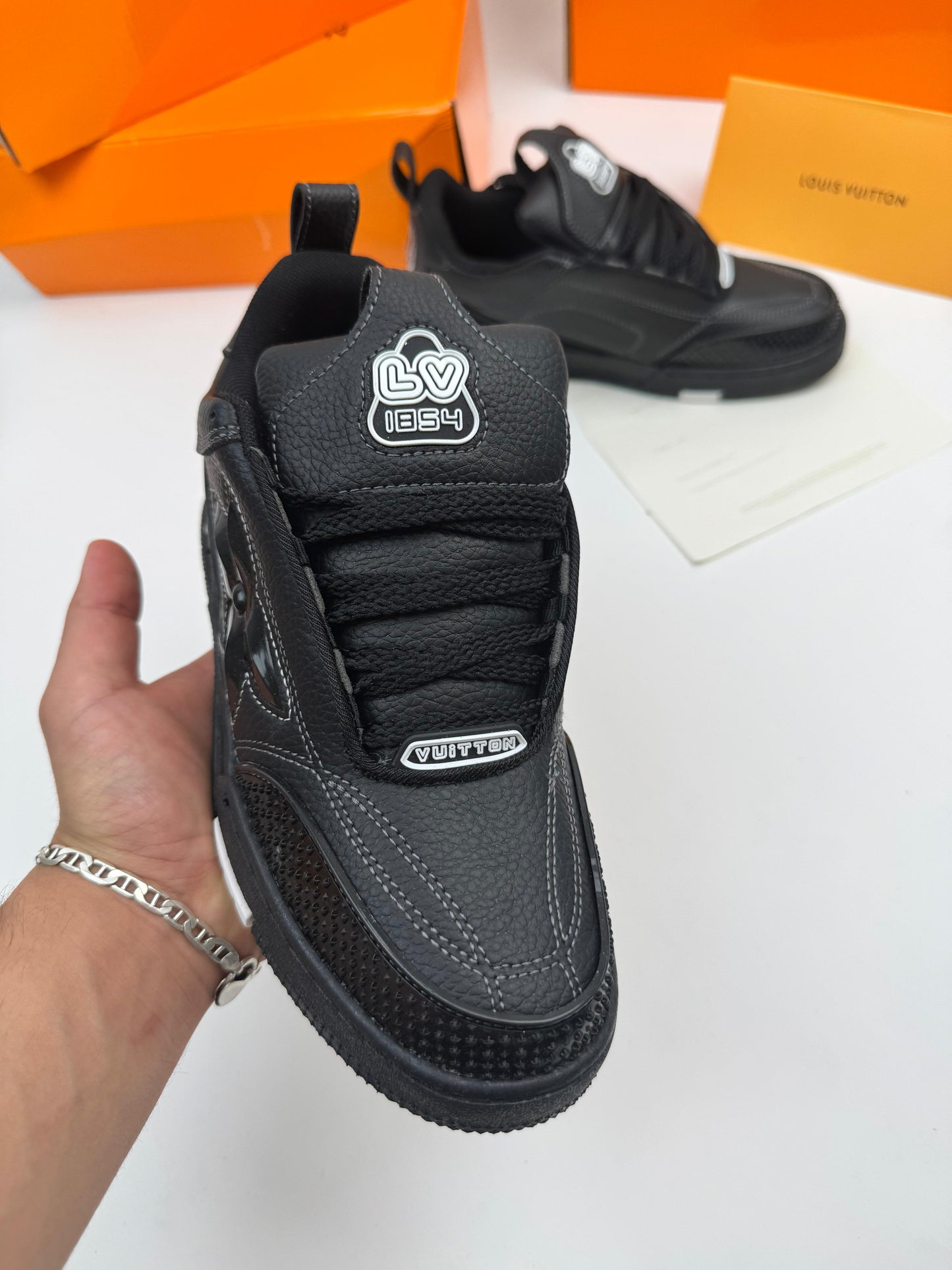 LOUIS VUITTON SKATE M2 NEGRAS