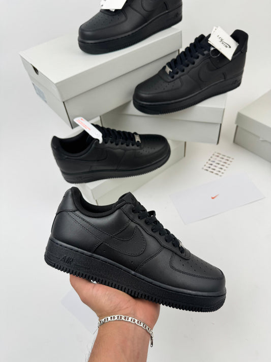 NIKE AIR FORCE ONE - FULL BLACK
